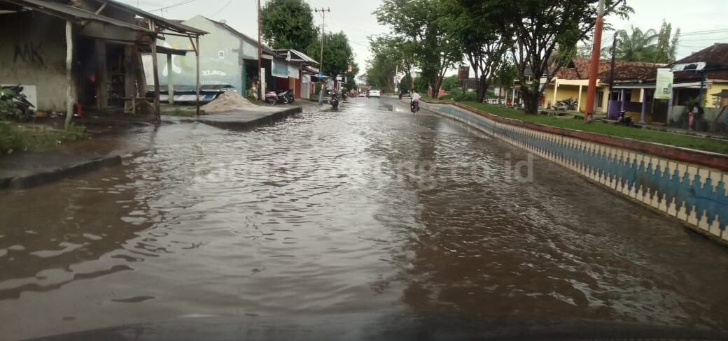 Setengah Jam Hujan, Jalur Dua Menggala Tergenang