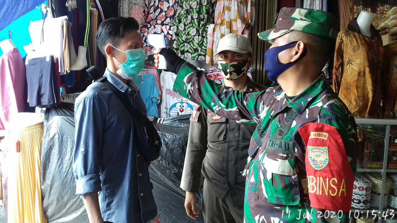 Kodim 0410/KBL Bersama Gugus Tugas Covid19 Kota Balam Laksanakan Penegakan Protokol Kesehatan di Pasar Bambu K