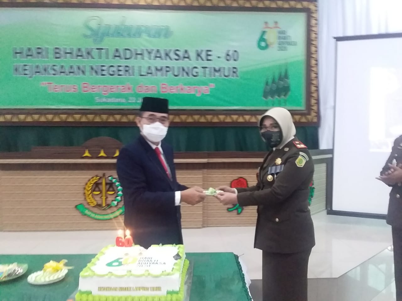 Pemotongan Tumpeng Tandai Peringatan HBA ke-60 di Lamtim