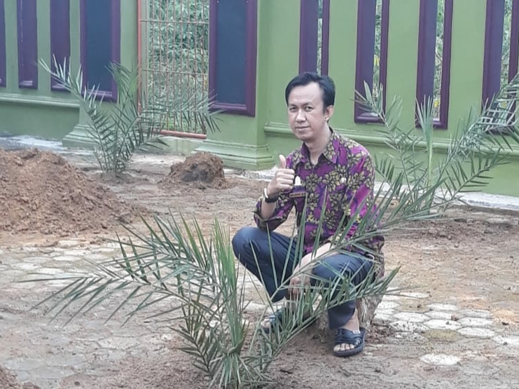 Andi Antoni Budi Dayakan Kurma untuk Cari Keberkahan