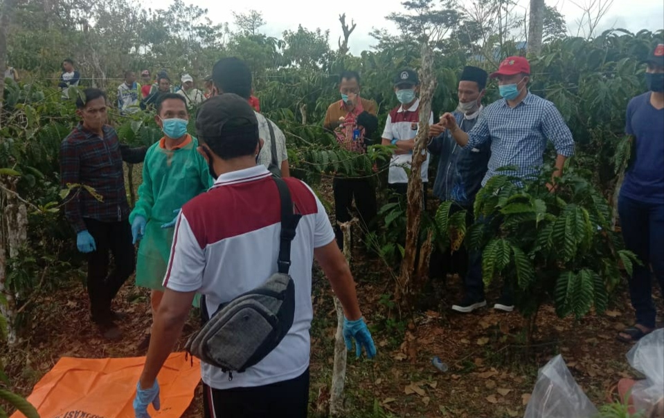 Prihatin, Parosil Turun ke TKP Pembunuhan Anak dan Istri di Airhitam