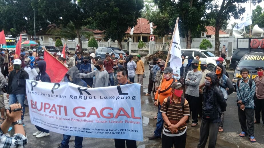 Keberatan Biaya Sertifikat Tanah, Massa Unjuk Rasa Minta Dibagikan