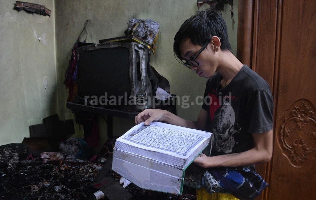 Masya Allah! Al Quran Tetap Utuh Di Antara Puing Kebakaran