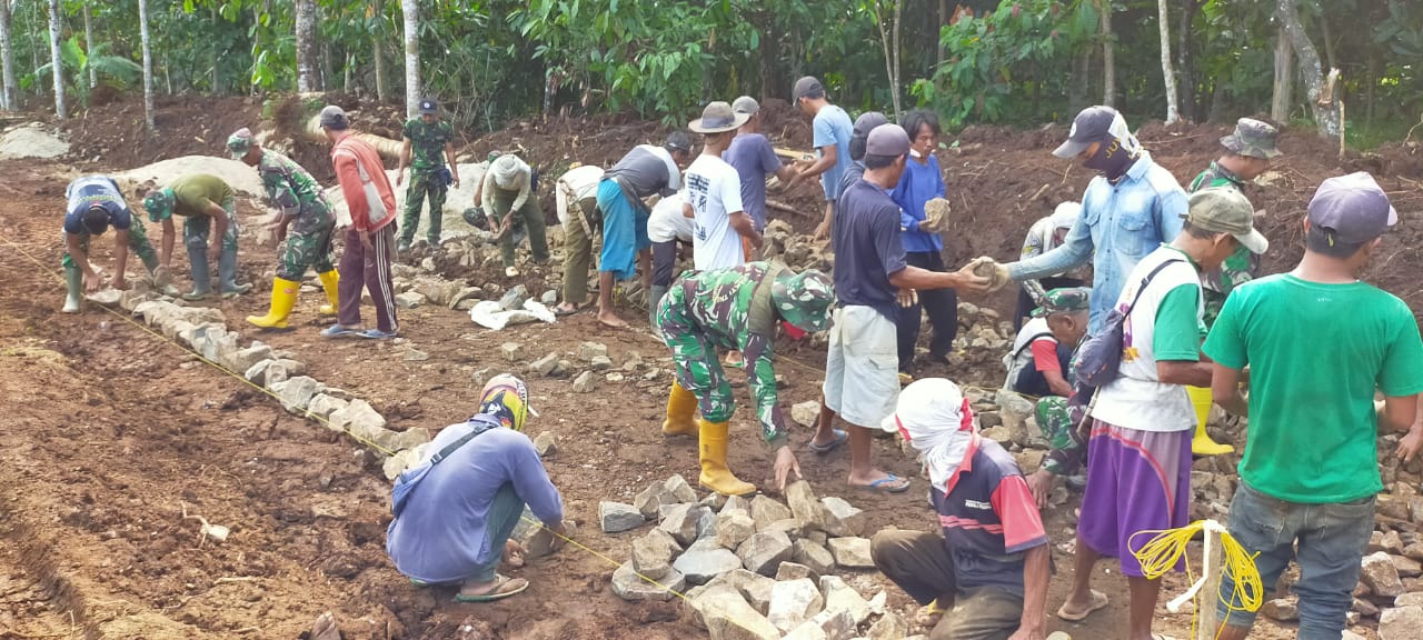 TMMD 108 Bidik Pembangunan Jalan di Pagelaran Utara