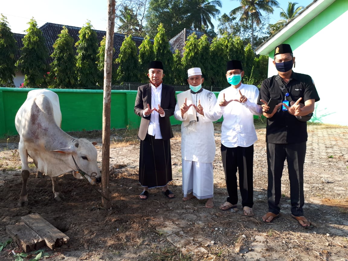 Bupati Waykanan Salat Id di Masjid Tertua di Blambangan Umpu