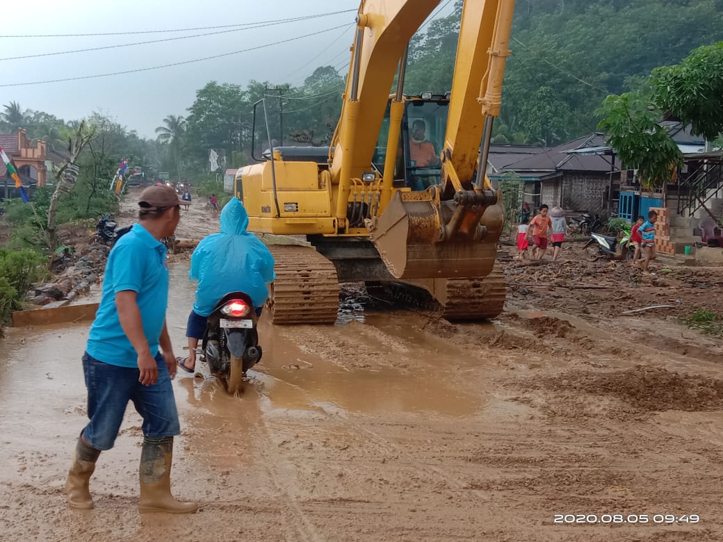 Jalinbar Semaka Tertutup Longsor, Baru Bisa Dilewati Mobil Pribadi