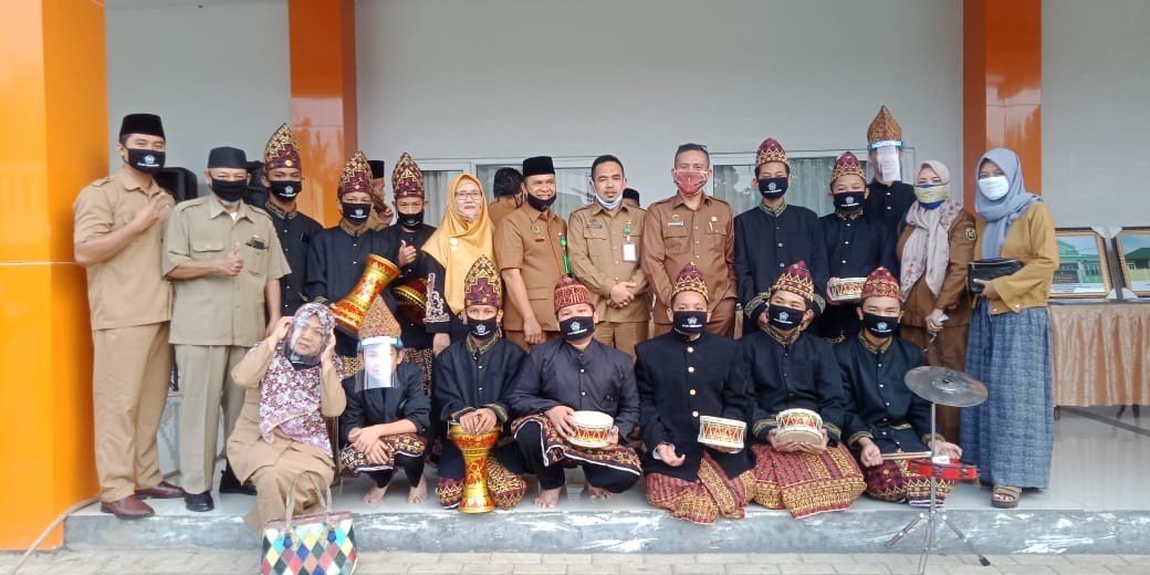 Group Marawis Asrama MTsN 1 Bandarlampung Sambut Menteri Agama RI