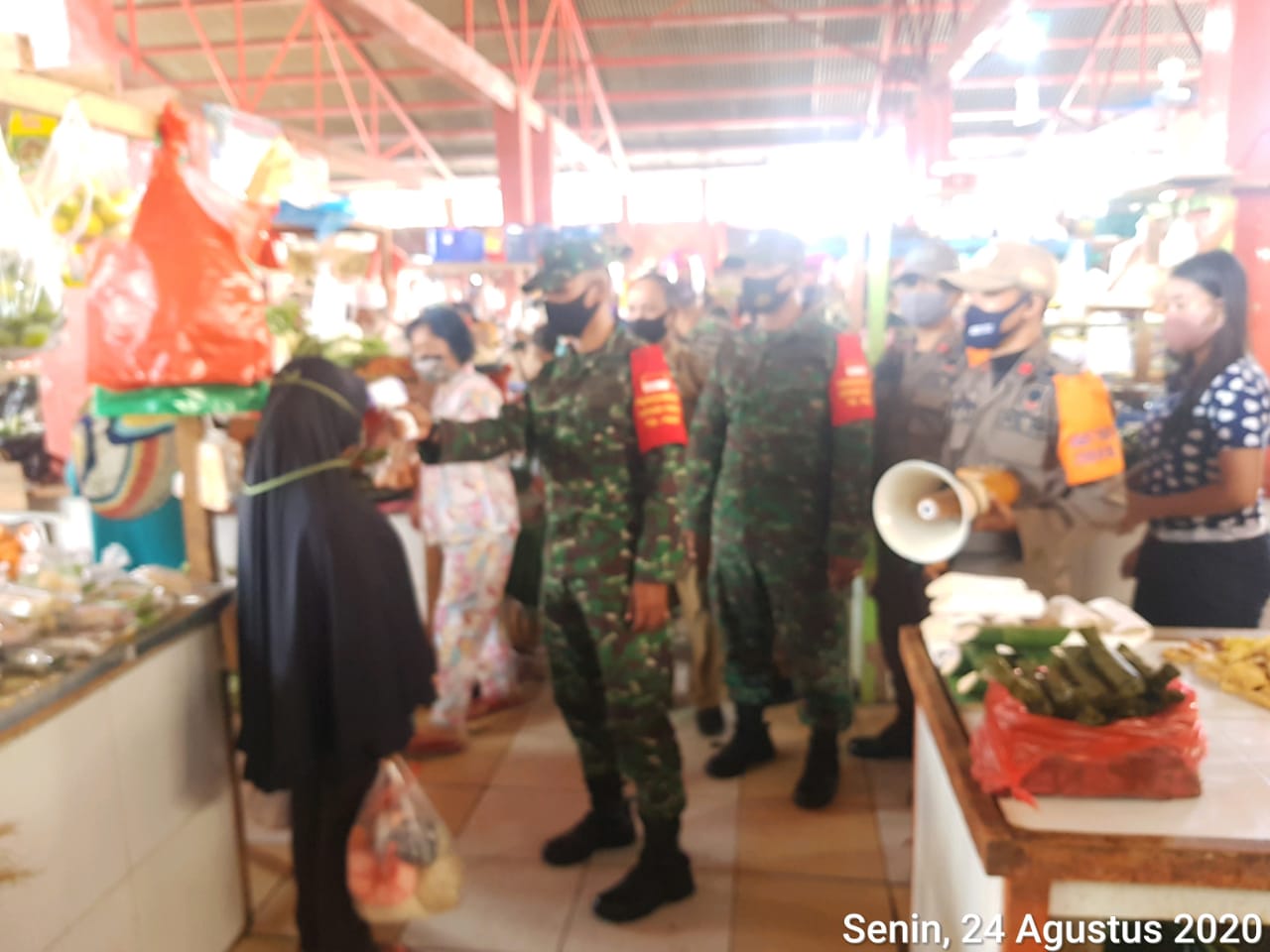 Penegakan Protokol Kesehatan di Pasar Bambu Kuning