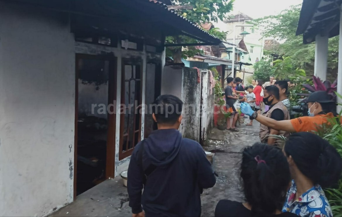 Diduga Depresi, Anak Bakar Rumah Orang Tua