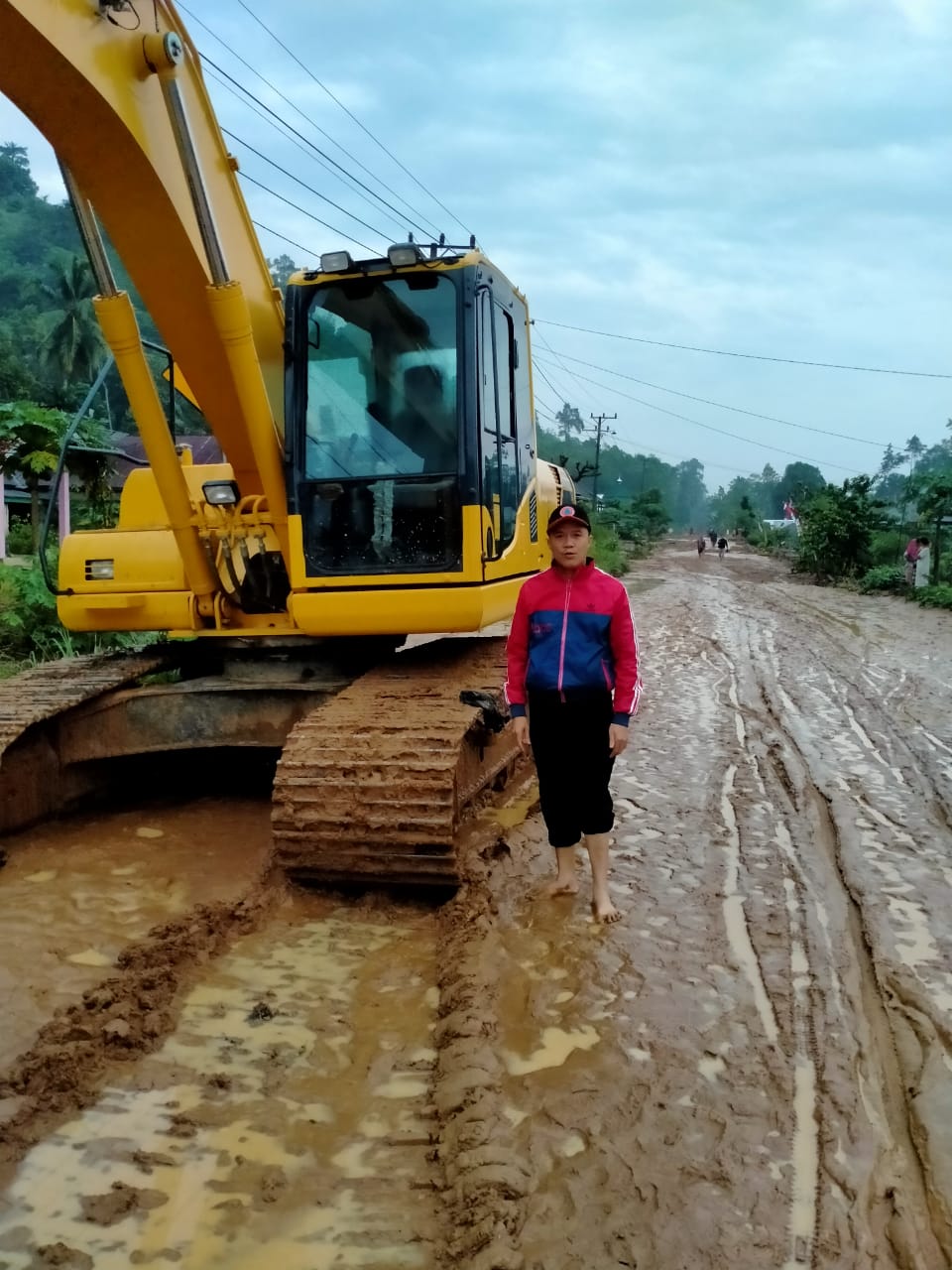 Jalinbar Semaka Tertutup Total, Pemkab Turunkan Dua Alat Berat