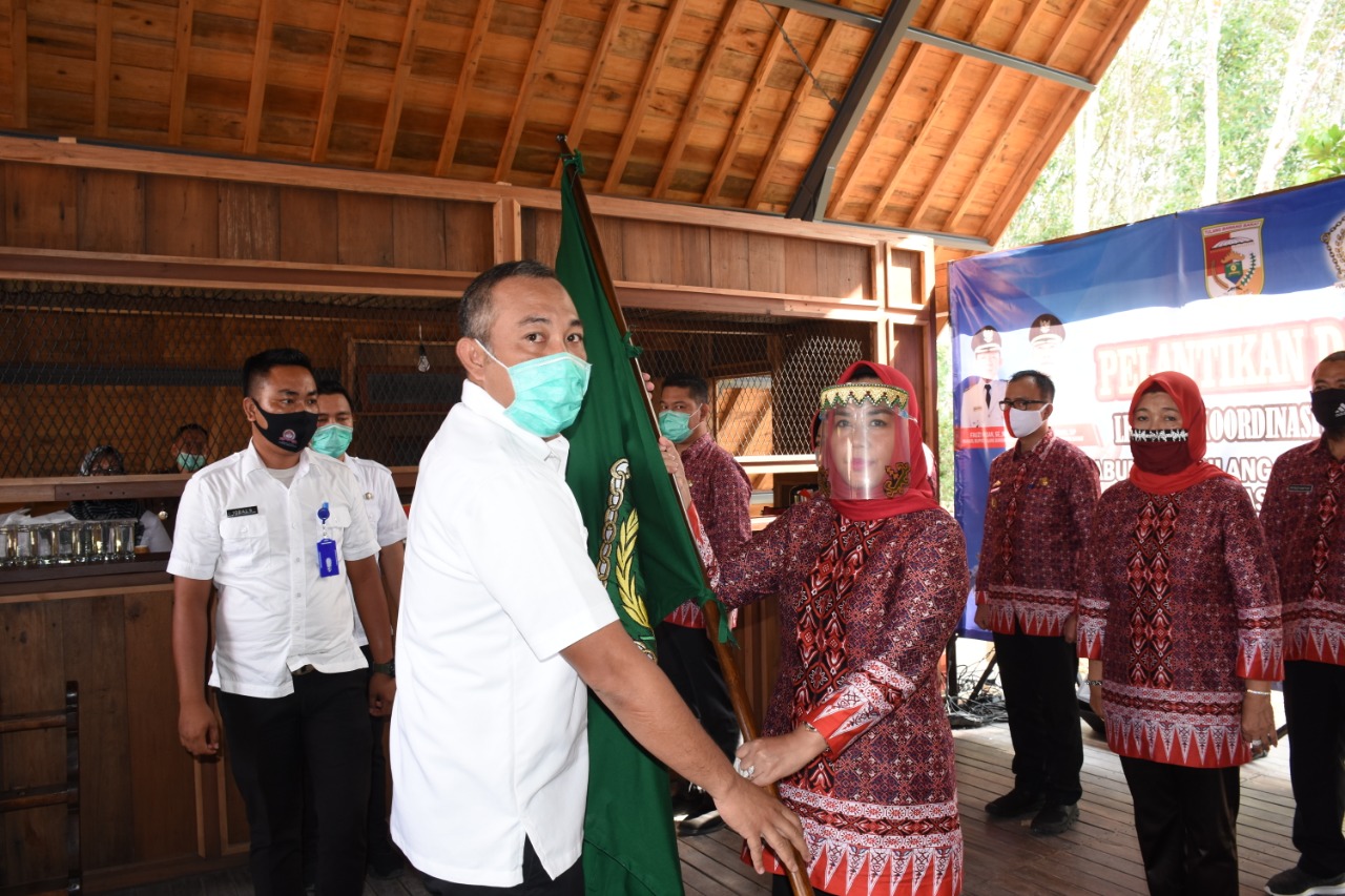 Umar Ahmad Lantik Kornelia Sebagai Ketua LKKS