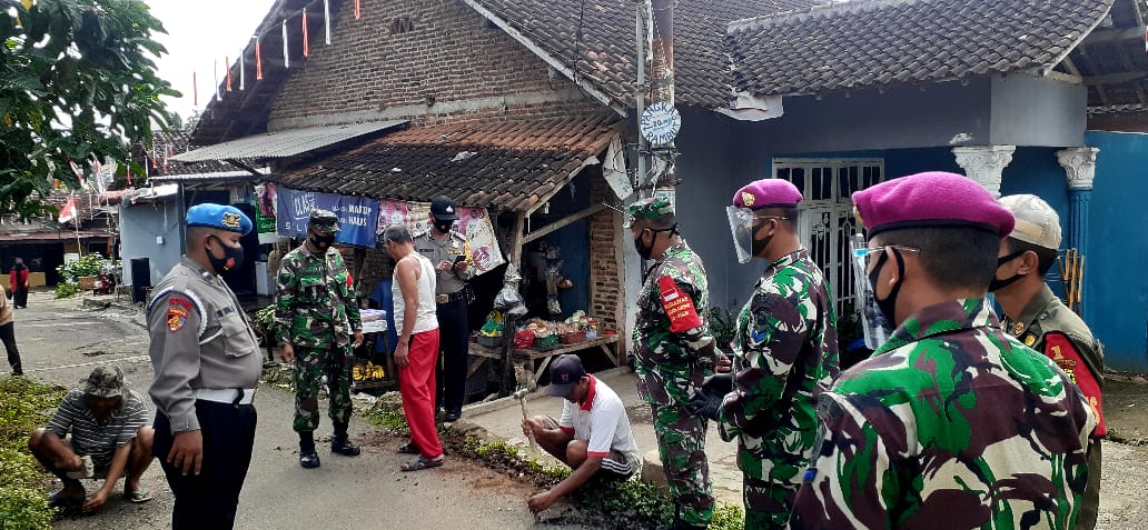 Pengawasan di Pasar Tradisional oleh Tim Gugus Tugas Covid-19