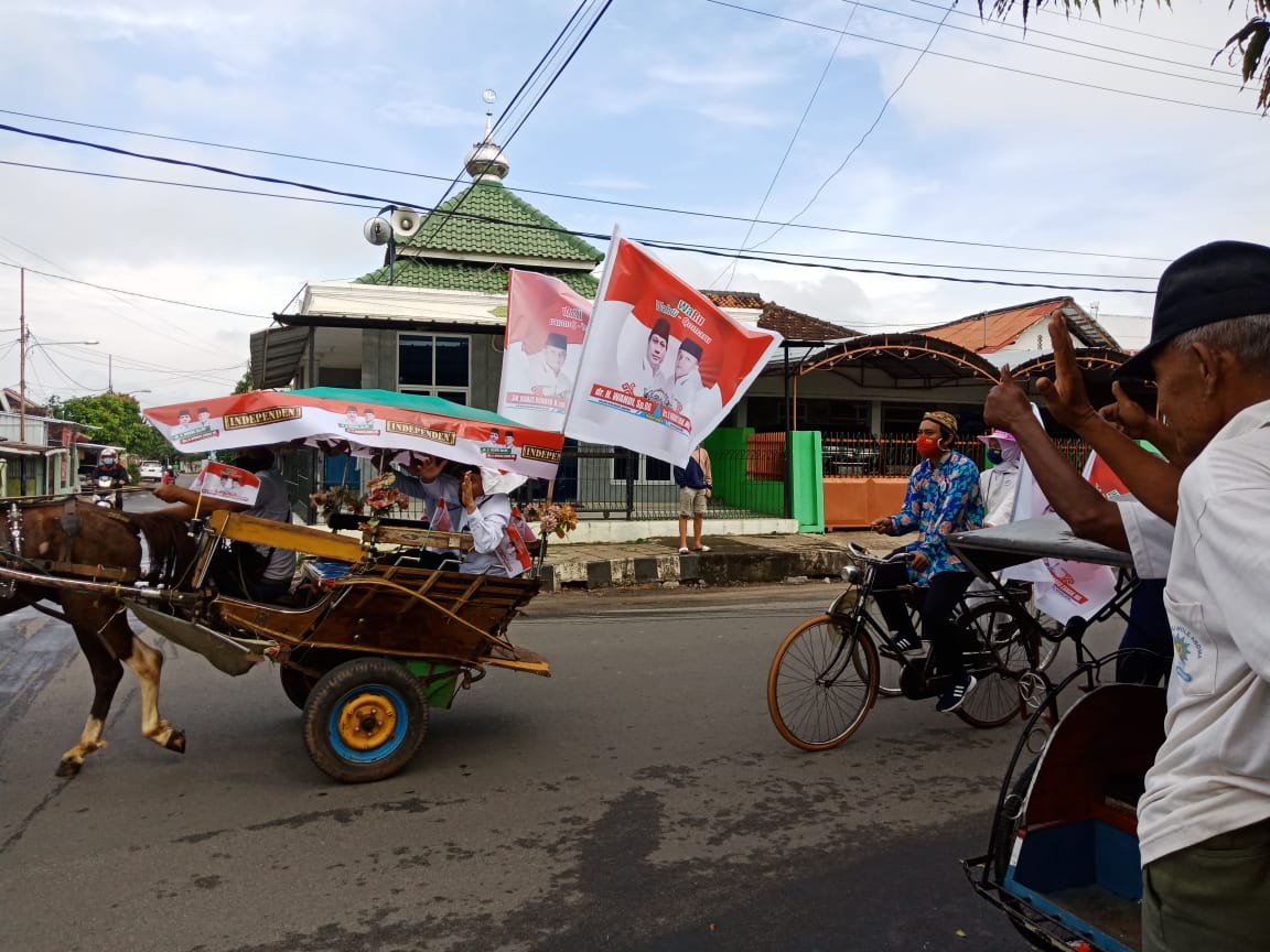 Tunggangi Andong, WaRu Daftar Ke KPU Kota Metro