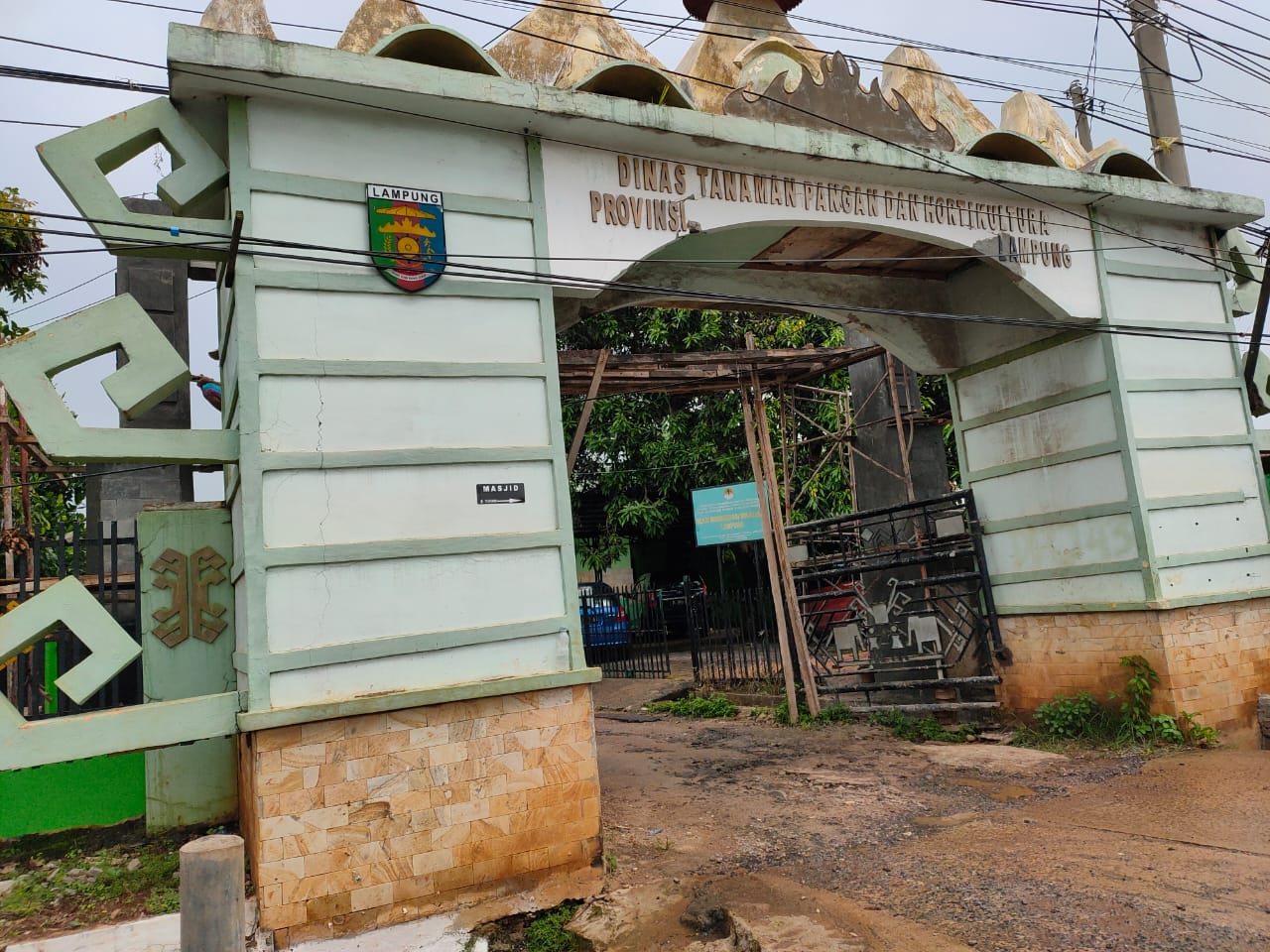 Gapura Megah di DKPTPH Lampung, Kini Tinggal Kenangan