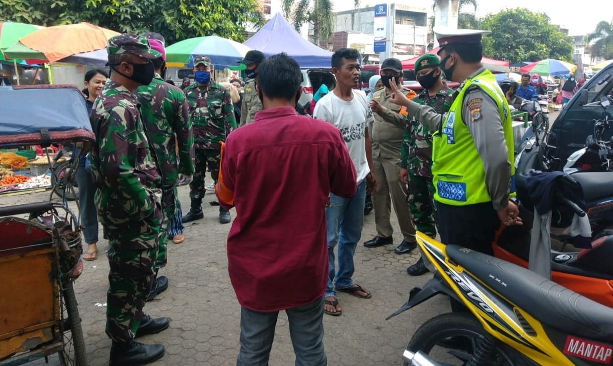 Penegakan Disiplin di Pasar Panjang