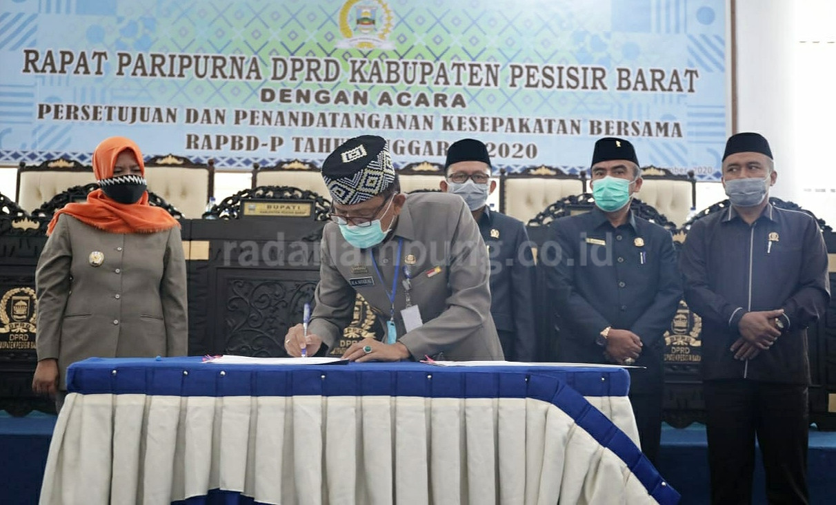 RAPBD Perubahan 2020 Pesisir Barat Disahkan