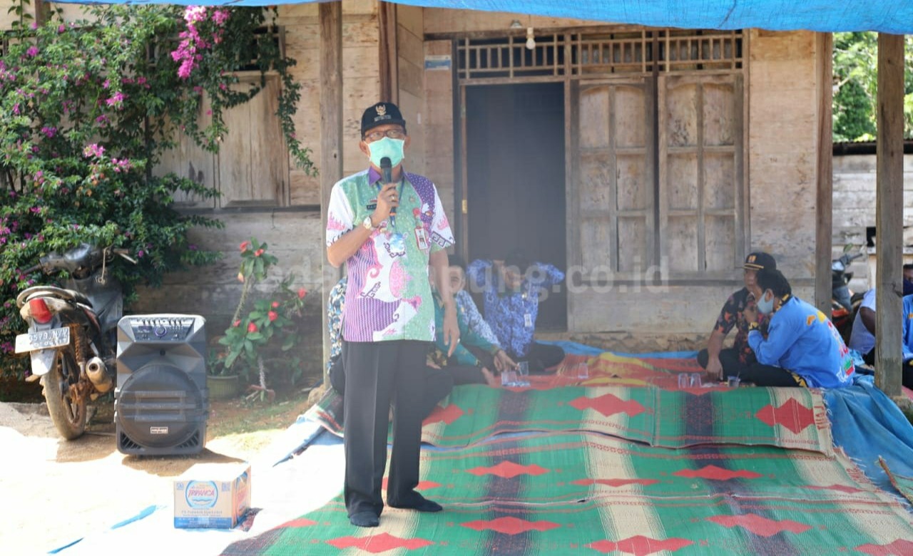 Bupati Tinjau Lokasi Jaringan Listrik di Bengkunat