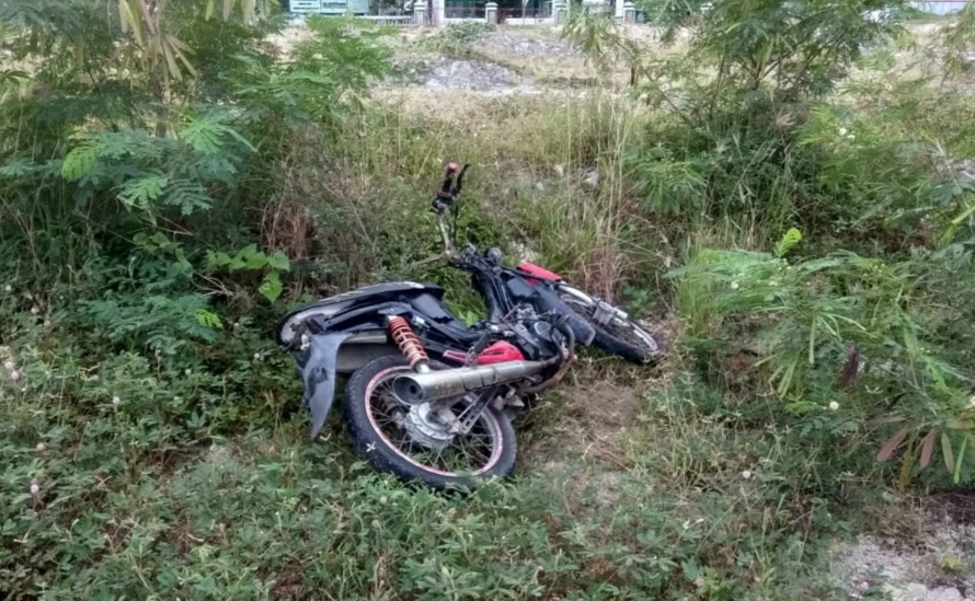 Motor tak Bertuan di Halaman Sekretariat Pemkab Pesbar, Ada Darah di Bodi Kendaraan