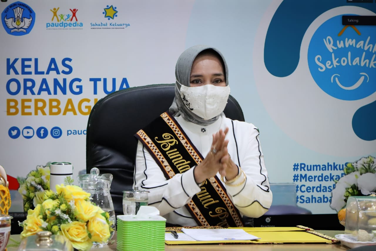 Riana Sari Arinal Ajak Anak-Orang Tua Tetap Kreatif dan Berkarya di Rumah