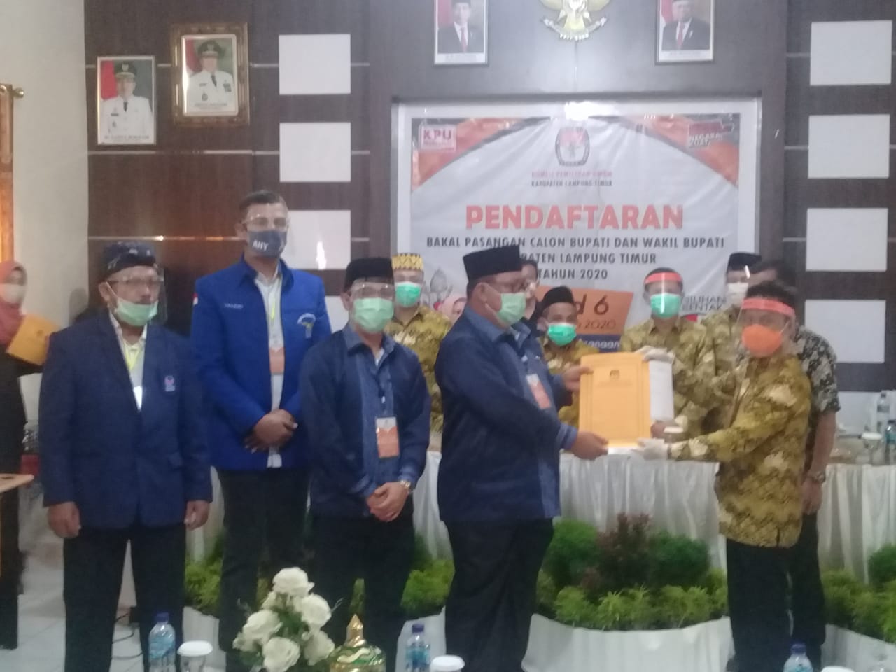 KPU Lamtim Nyatakan Berkas Menerima Pendaftaran Yusran Amirullah - Beni Kisworo Lengkap