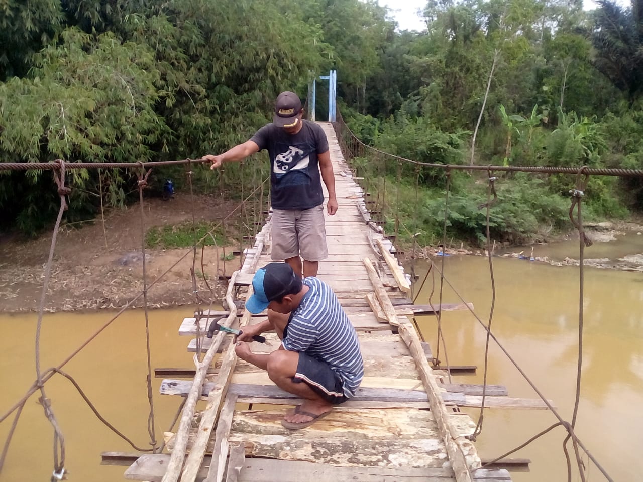 Pak Bupati Waykanan, Warga Kampung Ini Butuh Jembatan Baru
