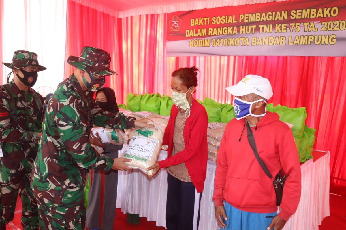 HUT TNI ke-75, Kodim 0410/KBL Gencar Lakukan Bakti Sosial