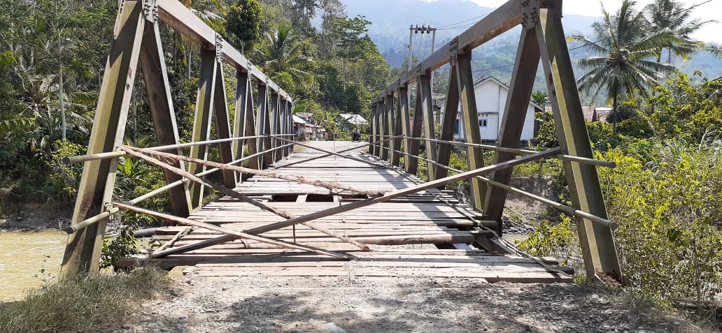 Membahayakan Warga, Jembatan Waysemangka Suoh Ditutup