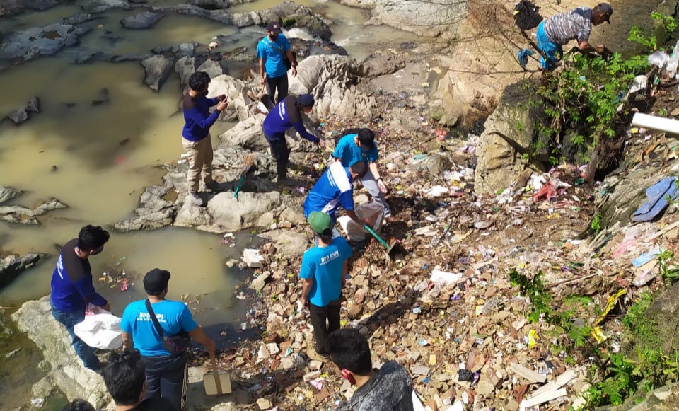 DPD KNPI Bersama APPSL Geruduk Sungai Kotor di Panjang Utara