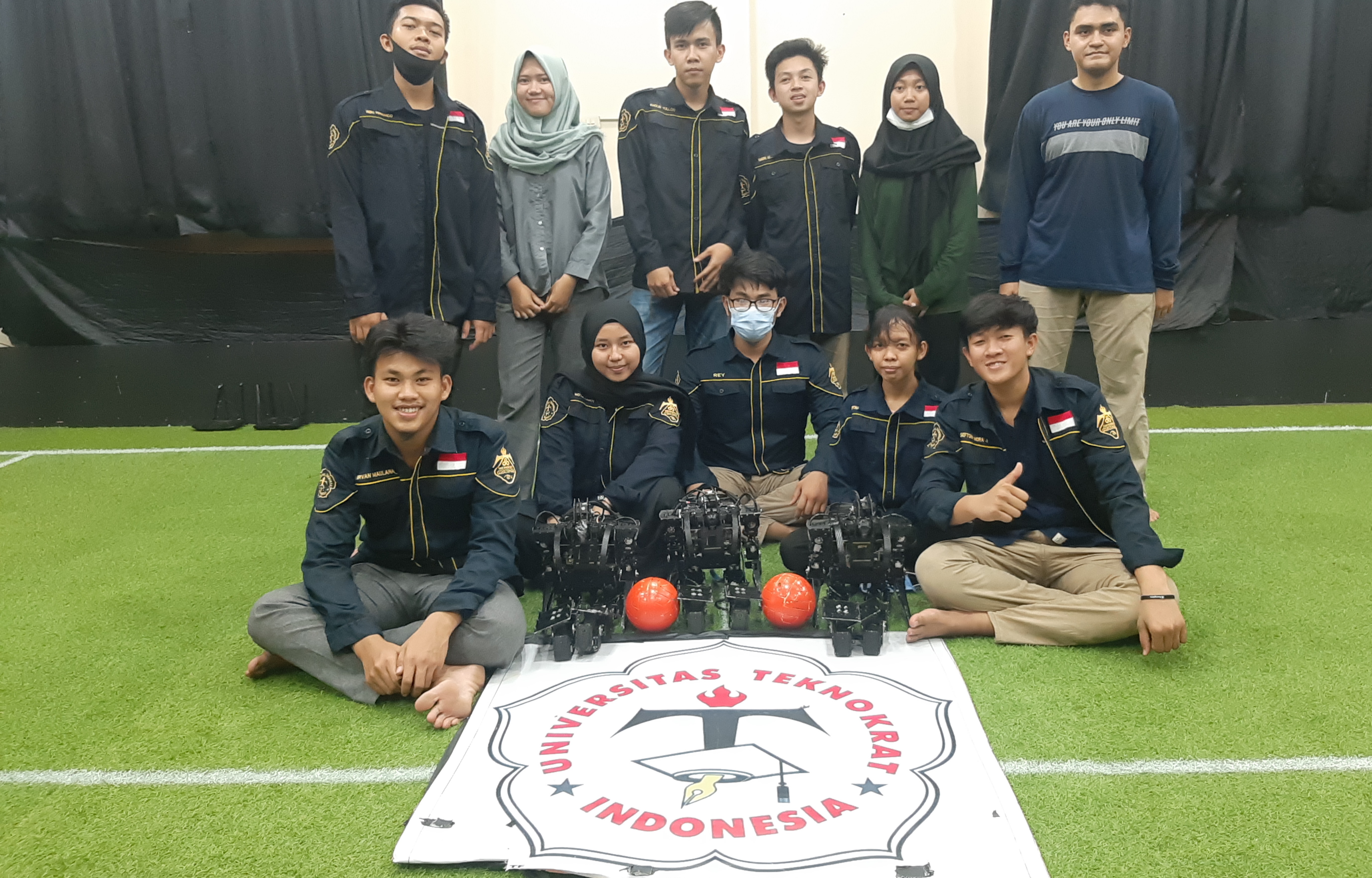 Luar biasa, Universitas Teknokrat sabet juara Umum Kontes Robot Sepak Bola Indonesia Humanoid