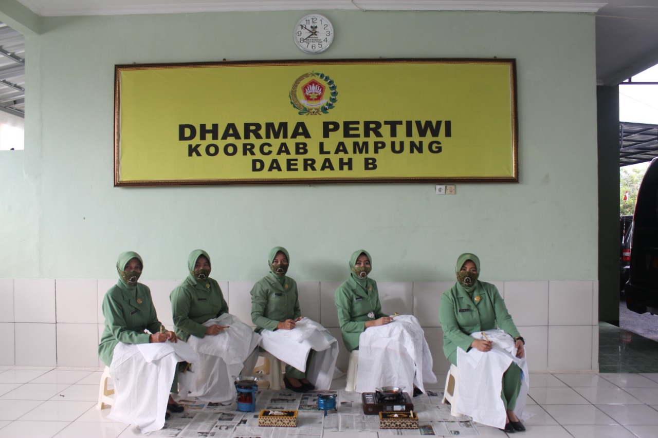 Hari Batik Nasional, Ketua Persit Kartika Chandra Kirana Dim 0410/KBL Ikuti Pelatihan