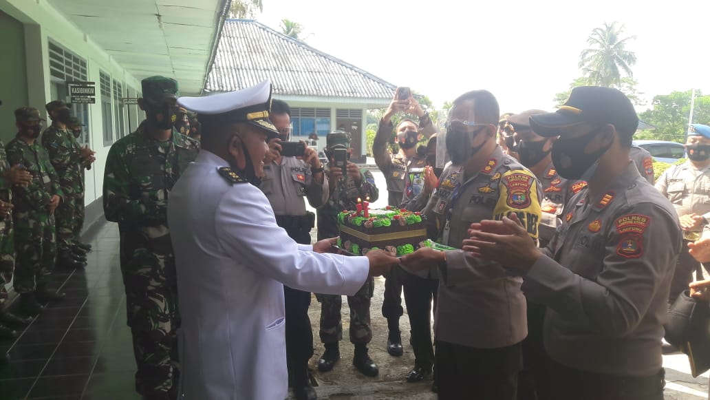 Beri Kejutan, Kapolres Geruduk Markas TNI