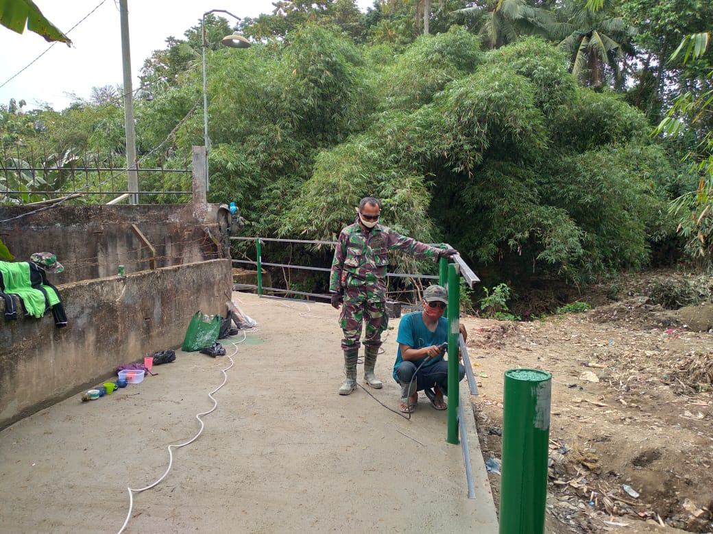 Pembuatan Pagar Pengaman di TMMD ke-109