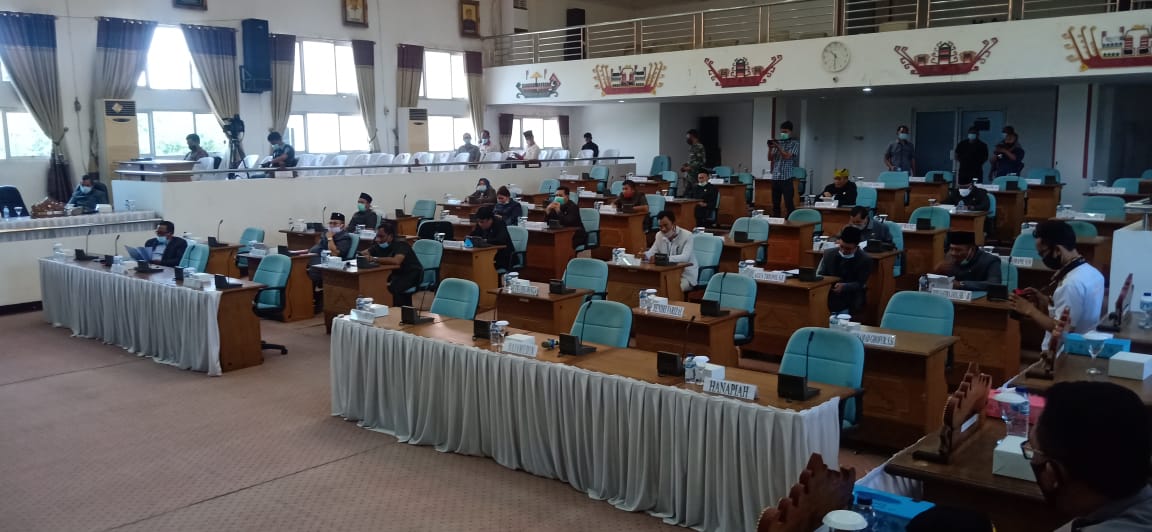 Sepi, Nyaris Setengah Anggota DPRD Lamteng Mangkir Paripurna