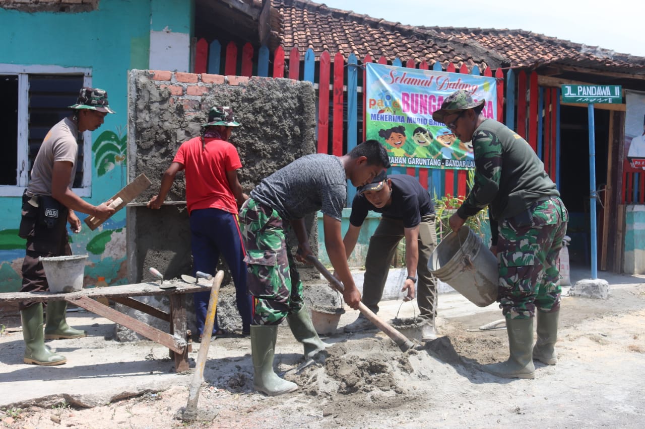 Pembuatan Tugu Prasasti TMMD ke-109