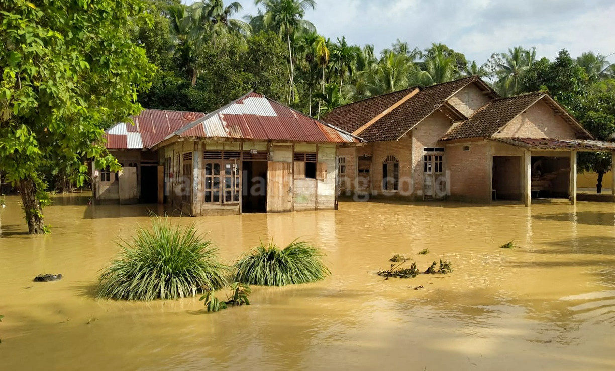 Sementara, Dampak Banjir Semaka, Ribuan Rumah Rusak