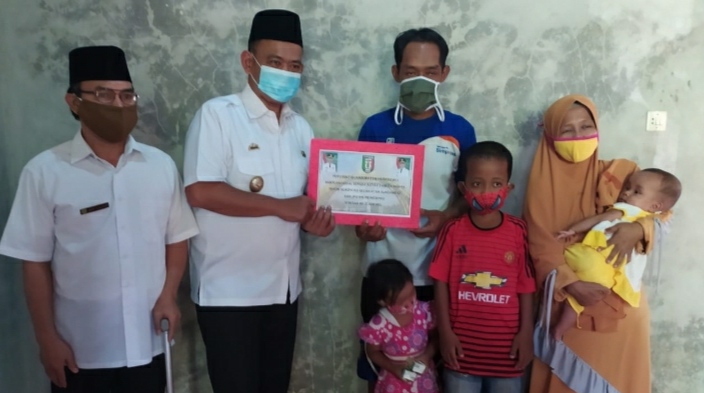 Delapan Warga Dapat Bantuan Dari Pemkab Pringsewu