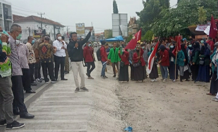 Mahasiswa Pringsewu Demo, Tolak UU Cipta Kerja Sampai Tes Urine PNS