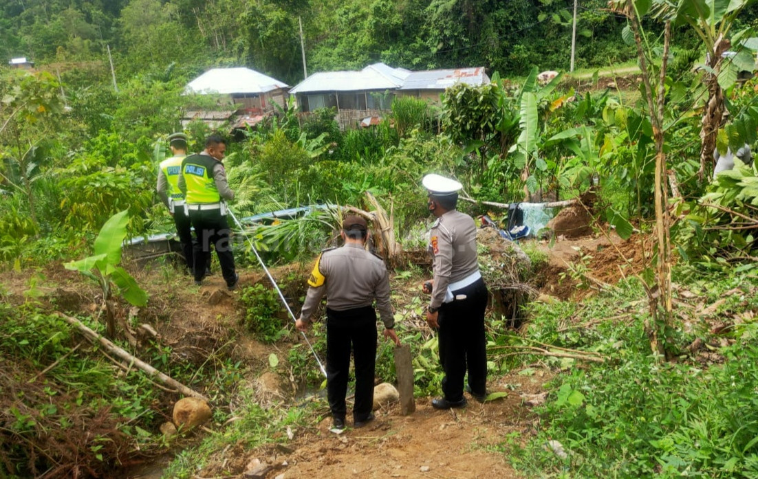 Lakantas Bus Rombongan Pengantin Karena Out Of Control