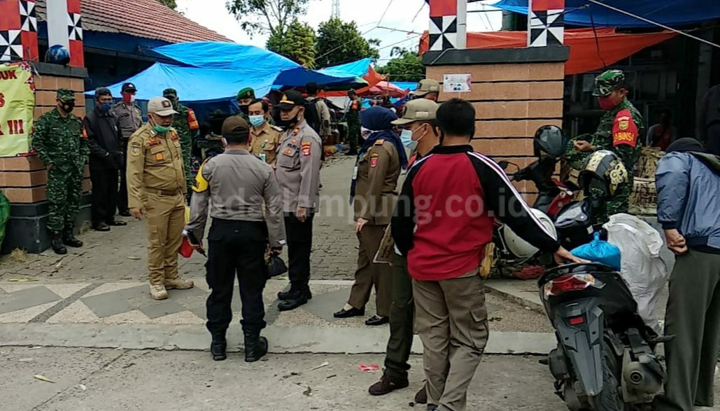 Bawa Masker Sih, Tapi Disimpan di Saku