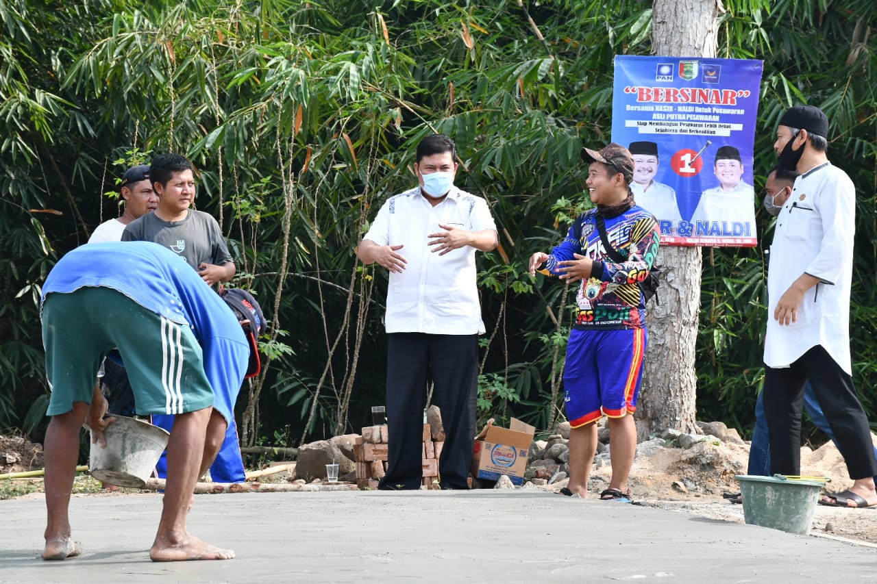 Ciptakan Keguyuban, M. Nasir Bangun Lapangan Voli