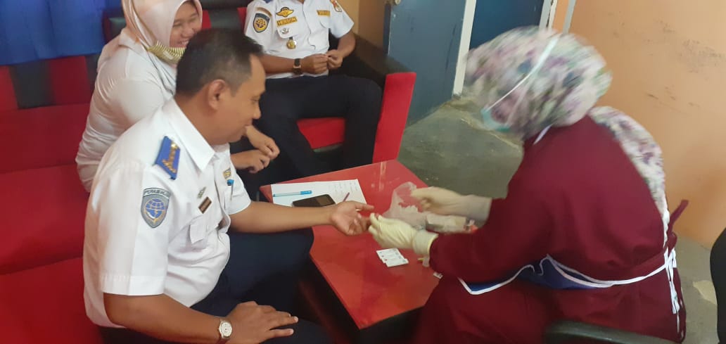 Deteksi Dini Covid-19, Pegawai Dishub Tubaba Ikut Rapid Tes