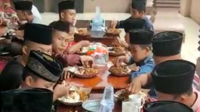 Di Lesehan Mimi Yeni, Makan Sepuasnya, Bayar Seikhlasnya