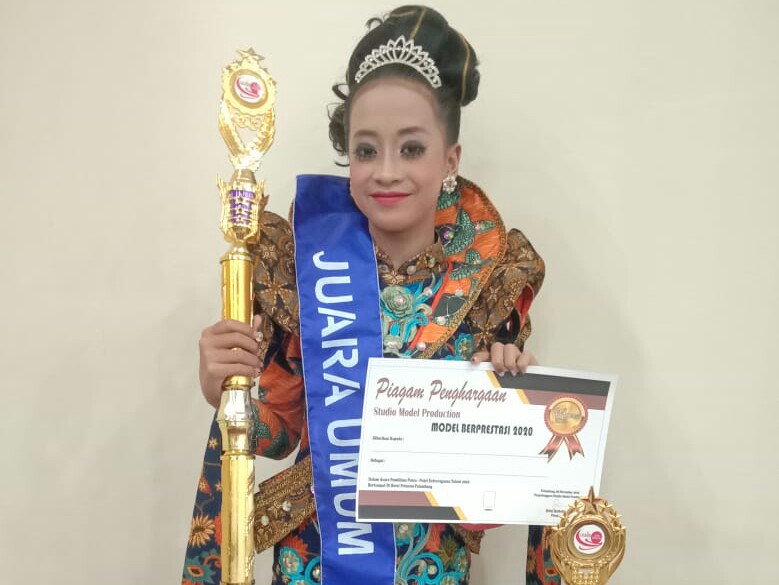 Ragil Raih Juara Umum Ajang Model Se-Sumatera Selatan
