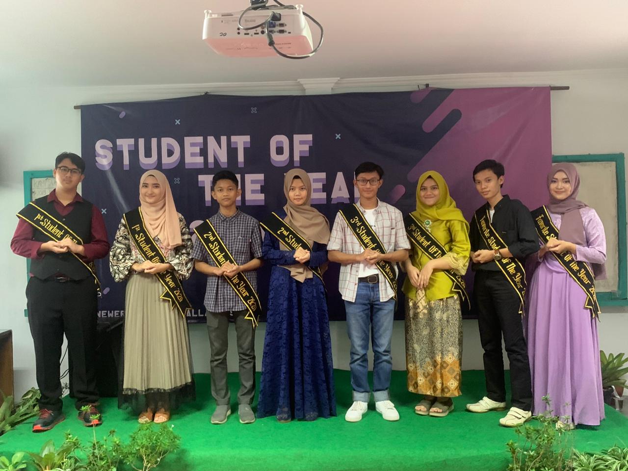 Dua Siswa ini Raih Juara Student Of The Year SMA Al Kautsar