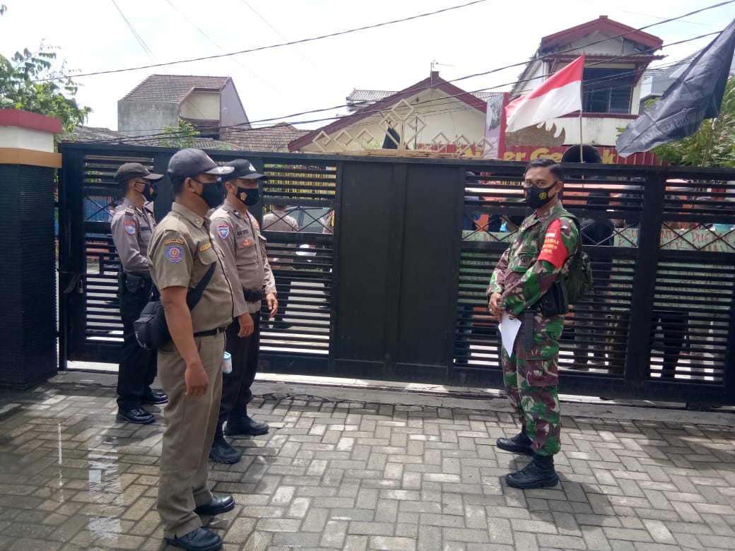 Babinsa Korami 410-05/TKP Monitor Kegiatan Unjuk Rasa