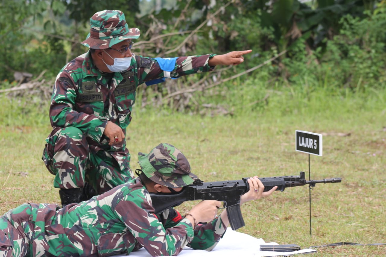 Latihan Menembak Prajurit Kodim 0410/KBL