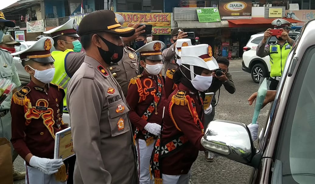 Operasi Zebra, Polres Lambar Bagi-bagi Masker dan Vitamin