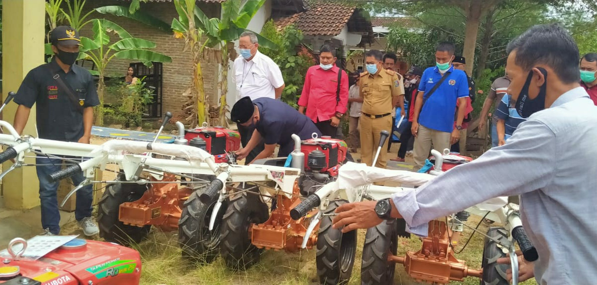 Kelompok Tani dan KWT Pringsewu Dapat Bantuan Alsintan