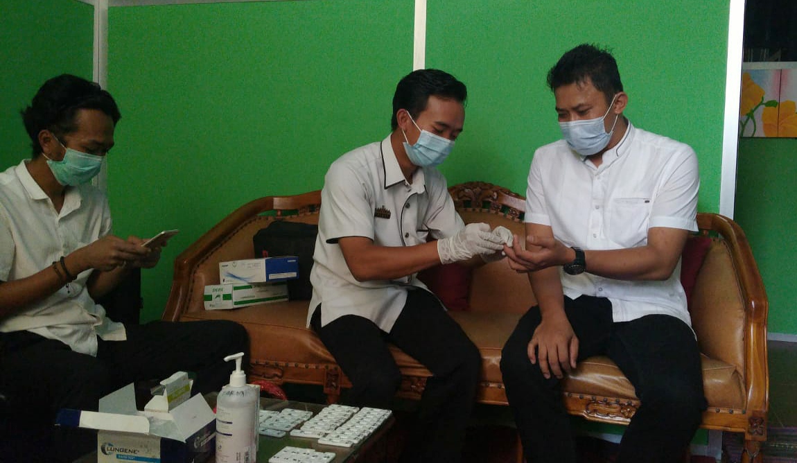 Tracking Kontak Erat Kepala Disparbudpora Tanggamus, 11 Orang Tes Swab