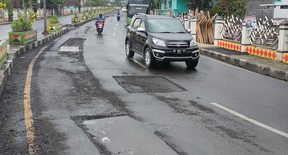 Tolong Cepat, Tutup Lubang di Jalinbar!